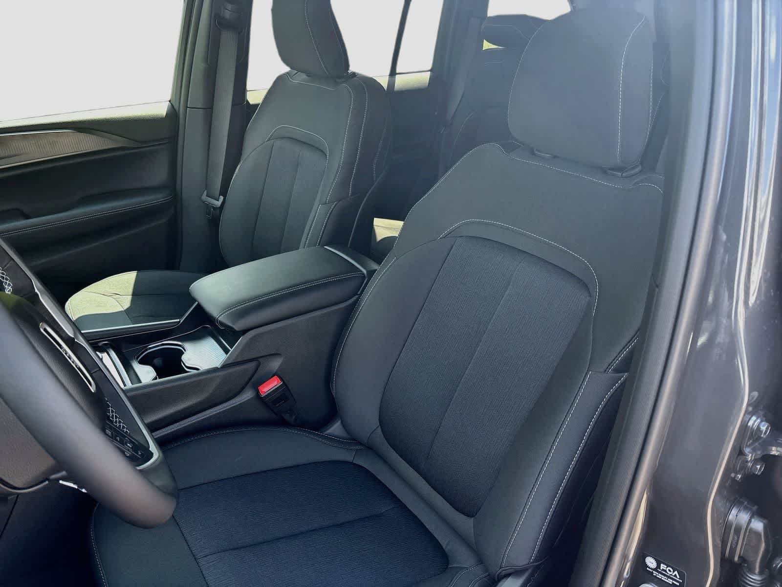 2026 Jeep Grand Cherokee GRAND CHEROKEE LAREDO X 4X4