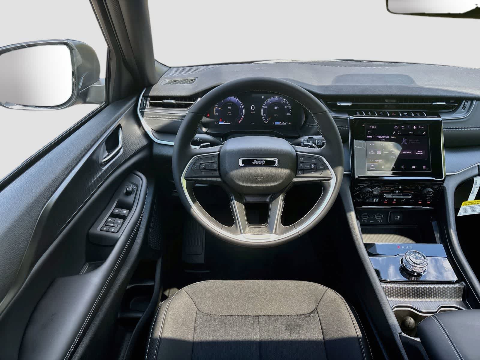 2026 Jeep Grand Cherokee GRAND CHEROKEE LAREDO X 4X4