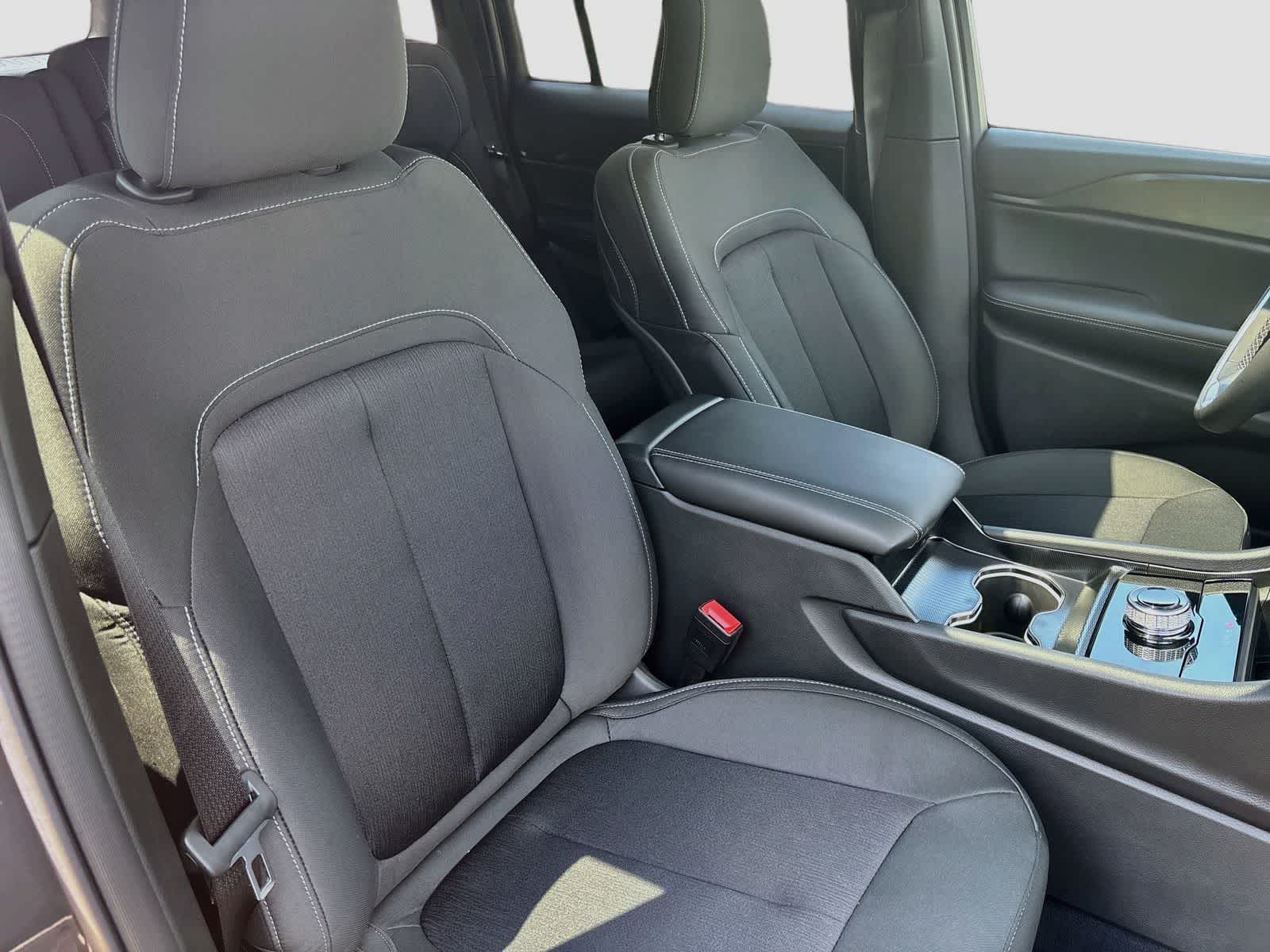 2026 Jeep Grand Cherokee GRAND CHEROKEE LAREDO X 4X4