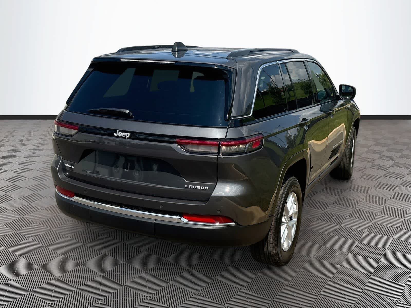 2026 Jeep Grand Cherokee GRAND CHEROKEE LAREDO X 4X4