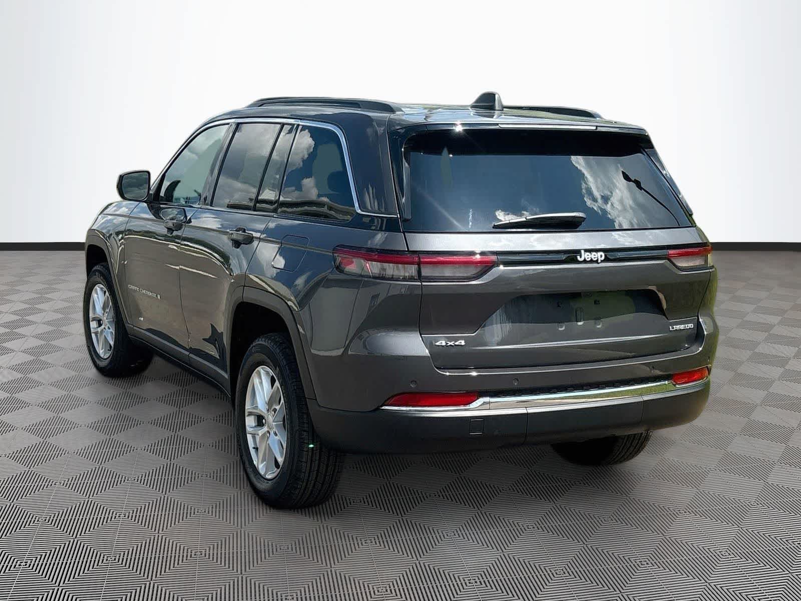 2026 Jeep Grand Cherokee GRAND CHEROKEE LAREDO X 4X4