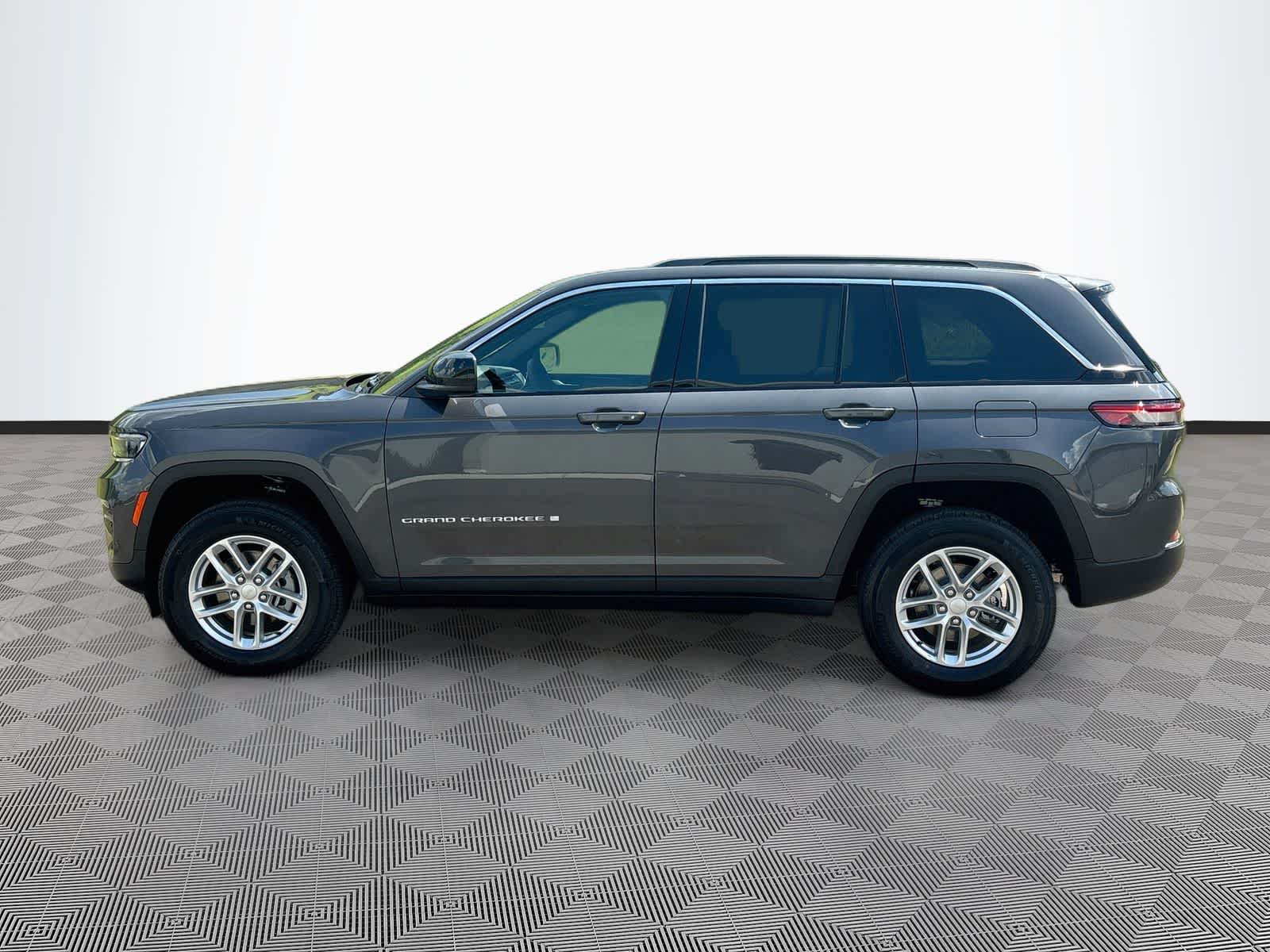 2026 Jeep Grand Cherokee GRAND CHEROKEE LAREDO X 4X4