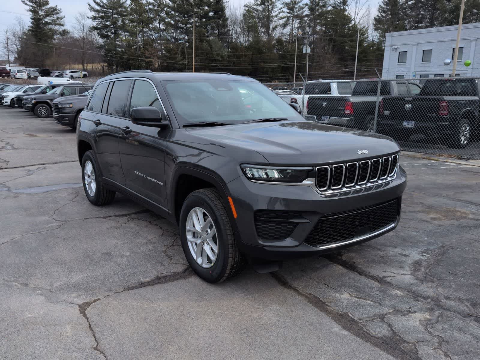 2026 Jeep Grand Cherokee GRAND CHEROKEE LAREDO X 4X4