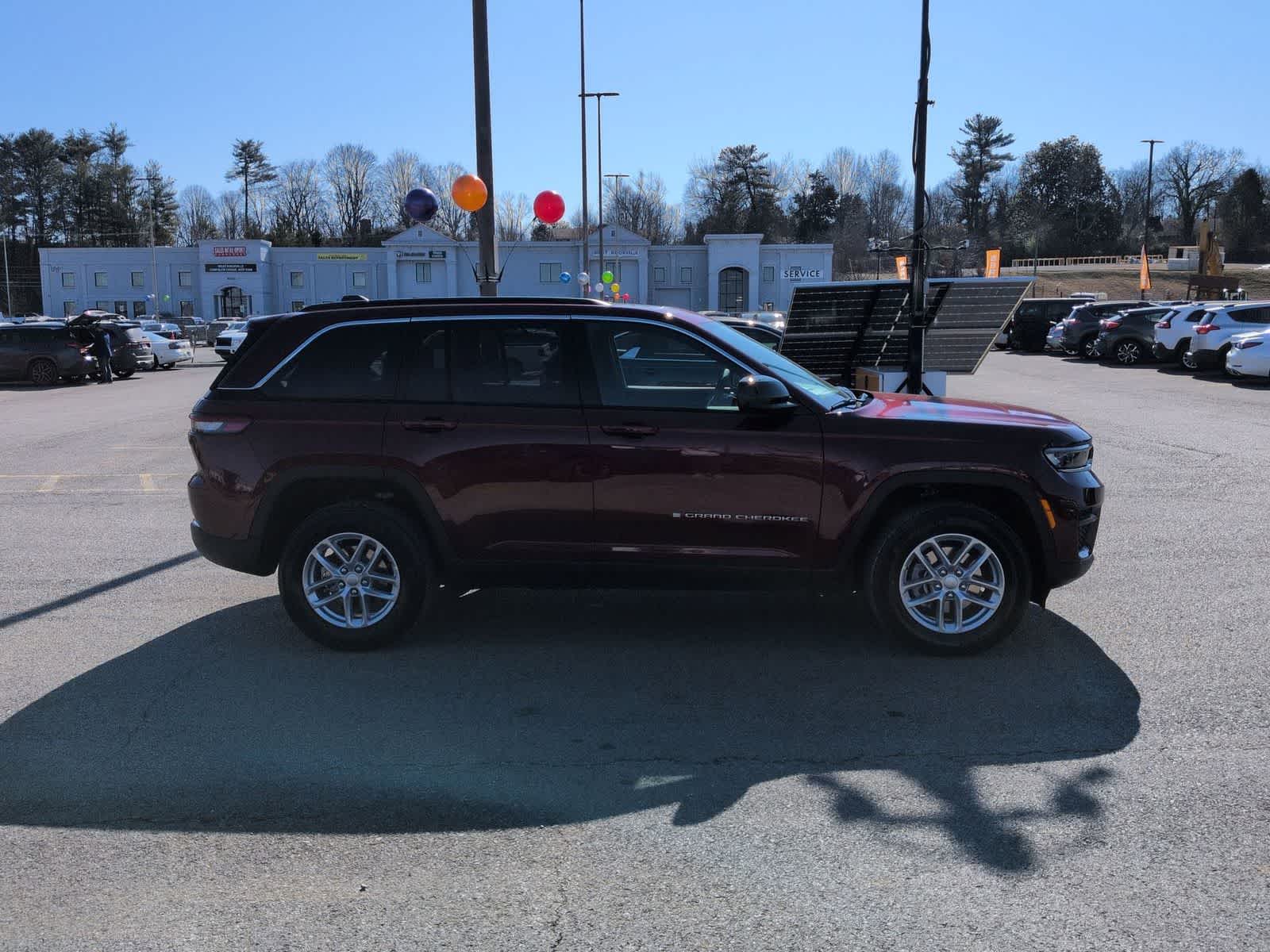 2026 Jeep Grand Cherokee GRAND CHEROKEE LAREDO X 4X4