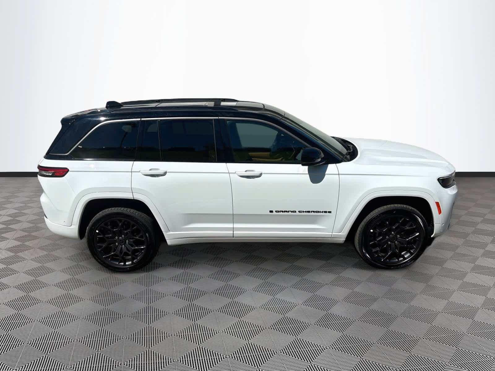 2027 Jeep Grand Cherokee GRAND CHEROKEE SUMMIT 4X4