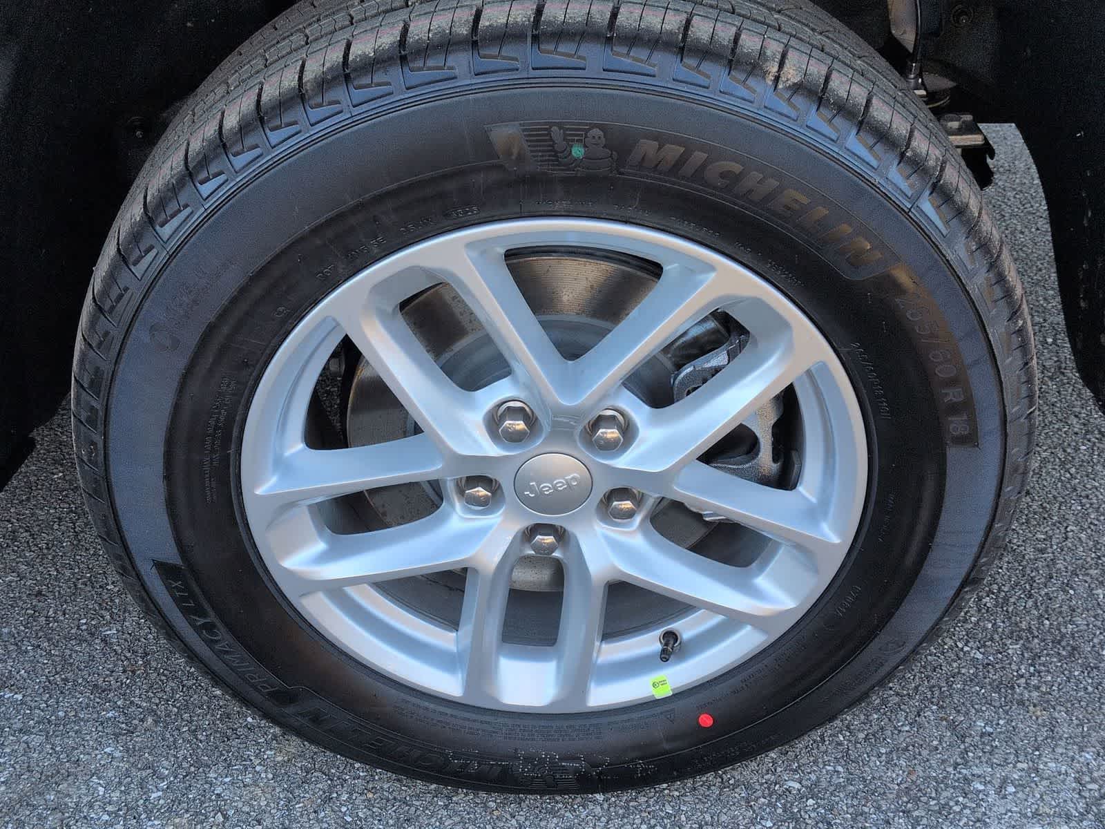 2025 Jeep Grand Cherokee GRAND CHEROKEE L LAREDO X 4X4