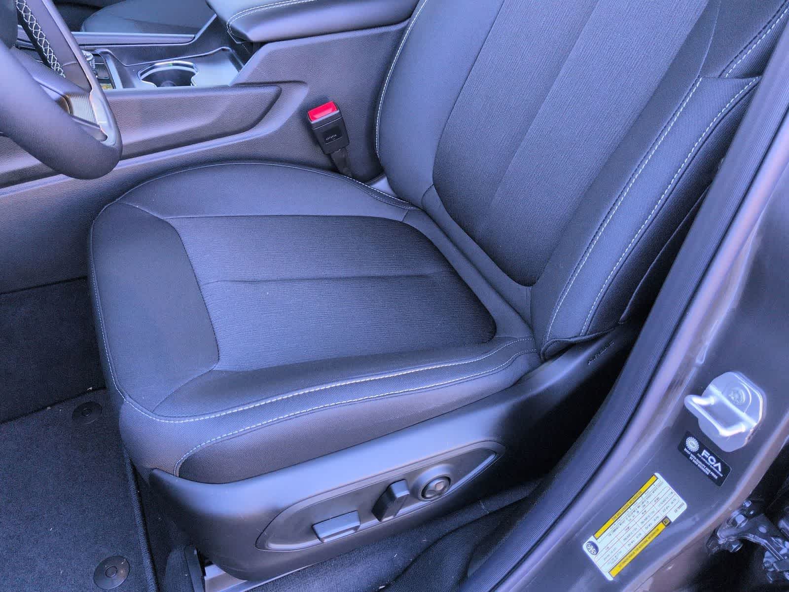 2025 Jeep Grand Cherokee GRAND CHEROKEE L LAREDO X 4X4