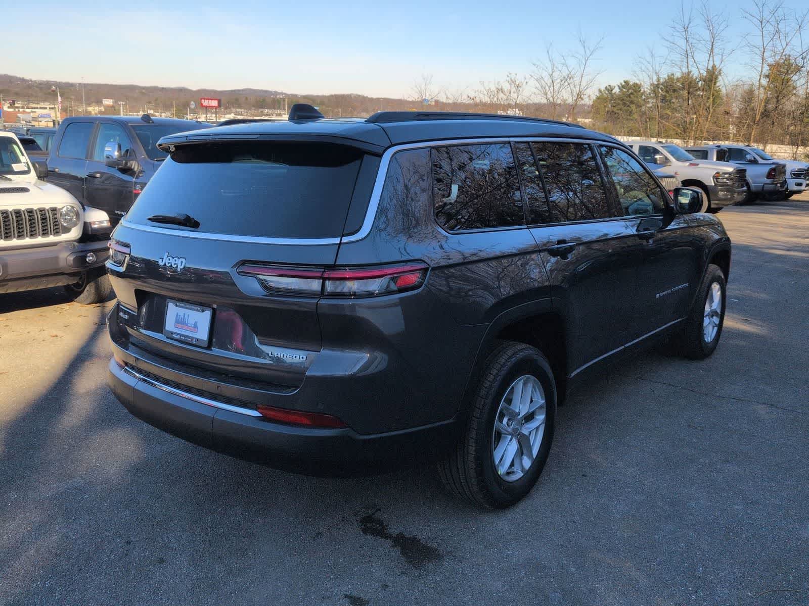 2025 Jeep Grand Cherokee GRAND CHEROKEE L LAREDO X 4X4