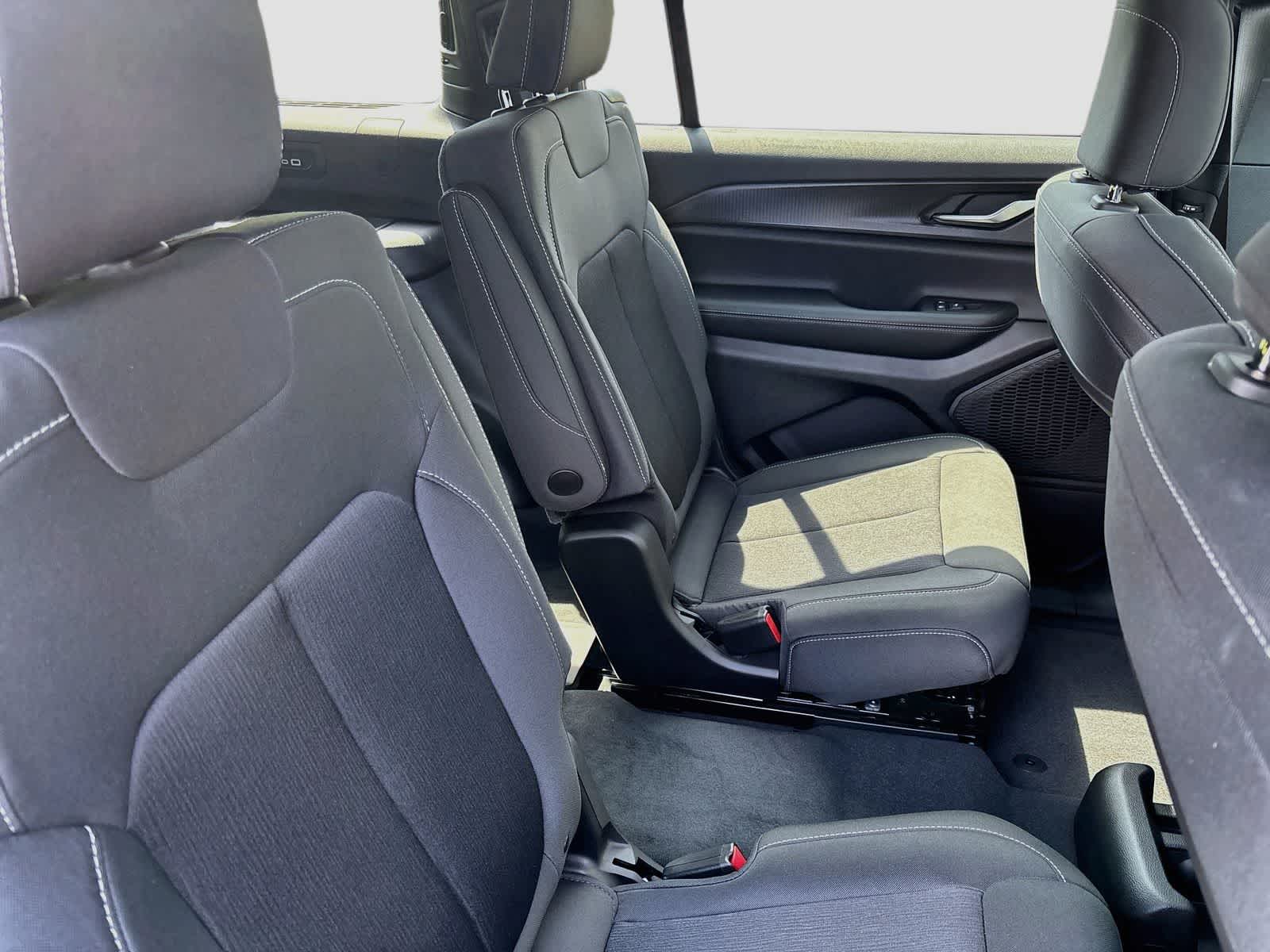 2026 Jeep Grand Cherokee GRAND CHEROKEE L LAREDO X 4X4
