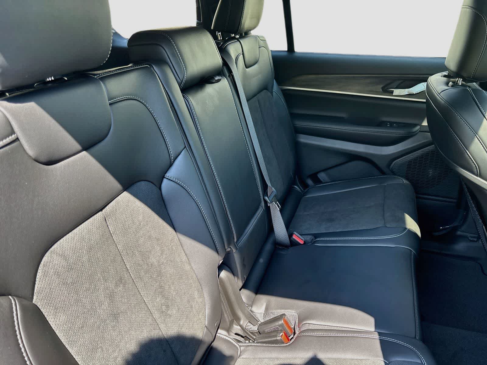 2026 Jeep Grand Cherokee GRAND CHEROKEE L LAREDO ALTITUDE 4X4