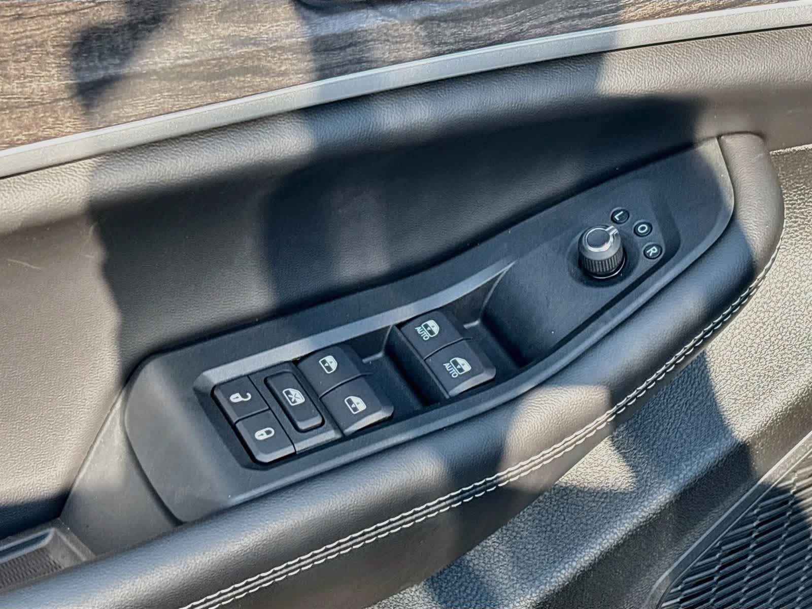 2027 Jeep Grand Cherokee Laredo Altitude