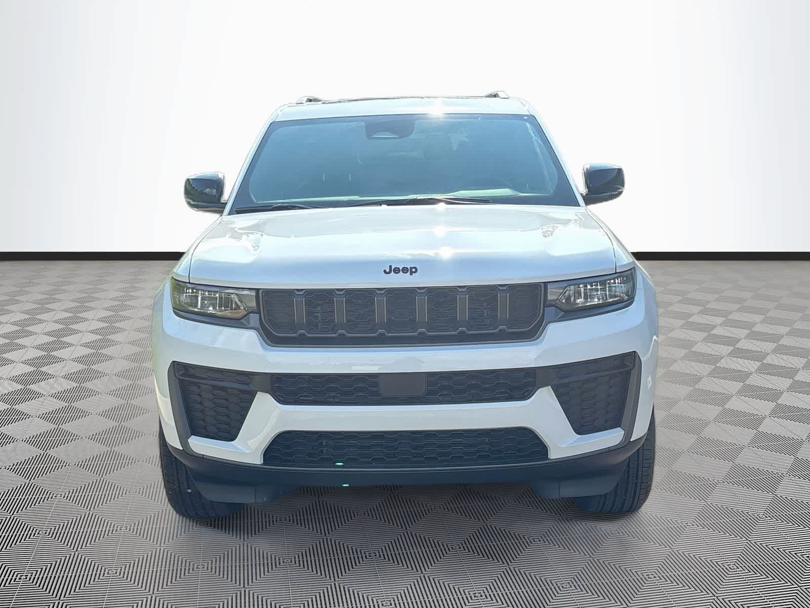 2027 Jeep Grand Cherokee Laredo Altitude