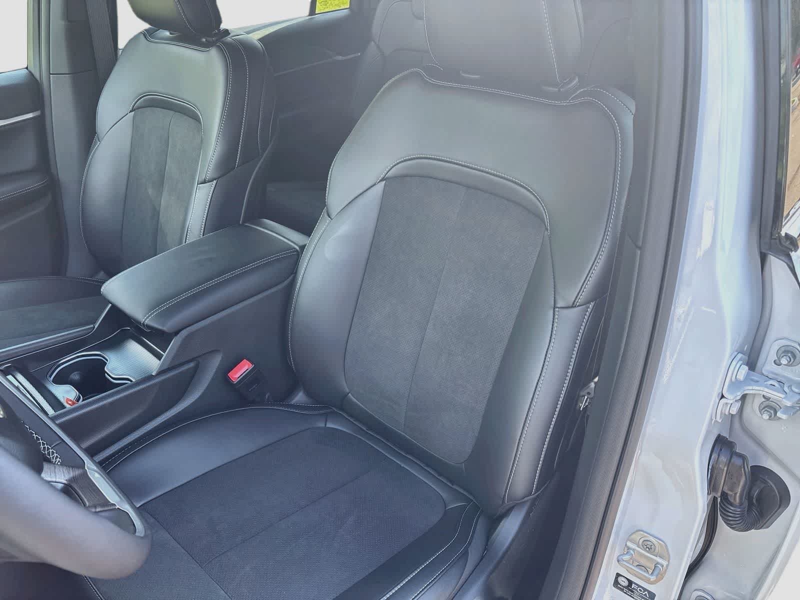 2027 Jeep Grand Cherokee Laredo Altitude