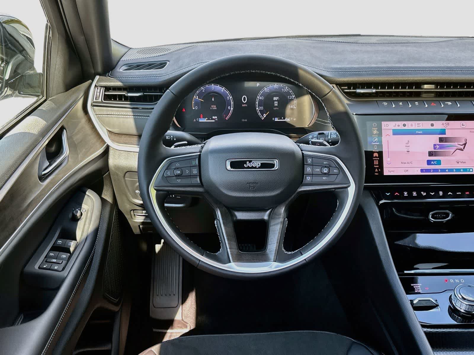 2027 Jeep Grand Cherokee Laredo Altitude