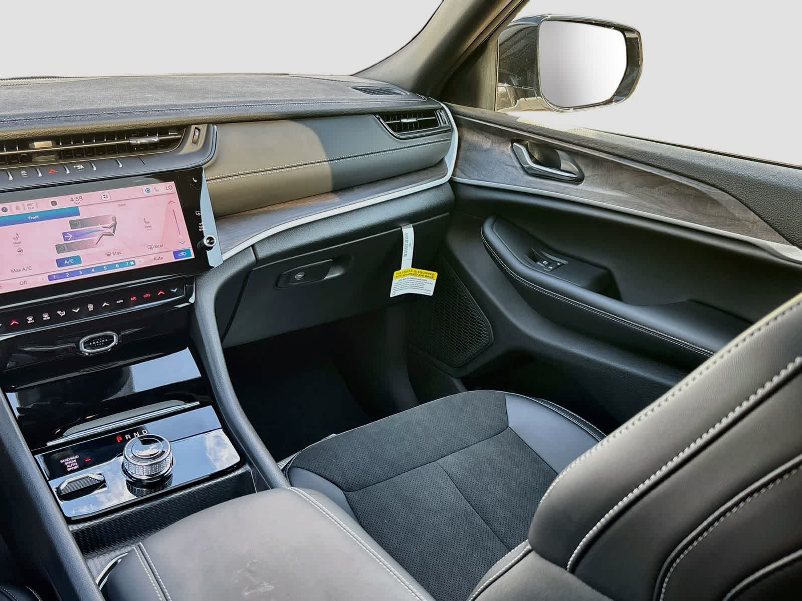 2027 Jeep Grand Cherokee Laredo Altitude