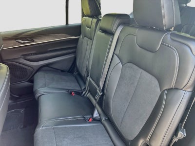 2027 Jeep Grand Cherokee Laredo Altitude