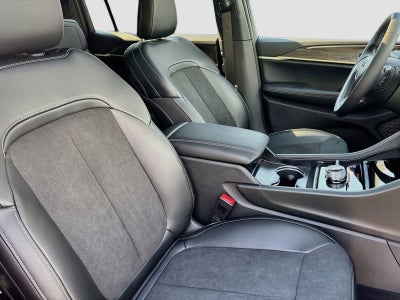 2027 Jeep Grand Cherokee Laredo Altitude