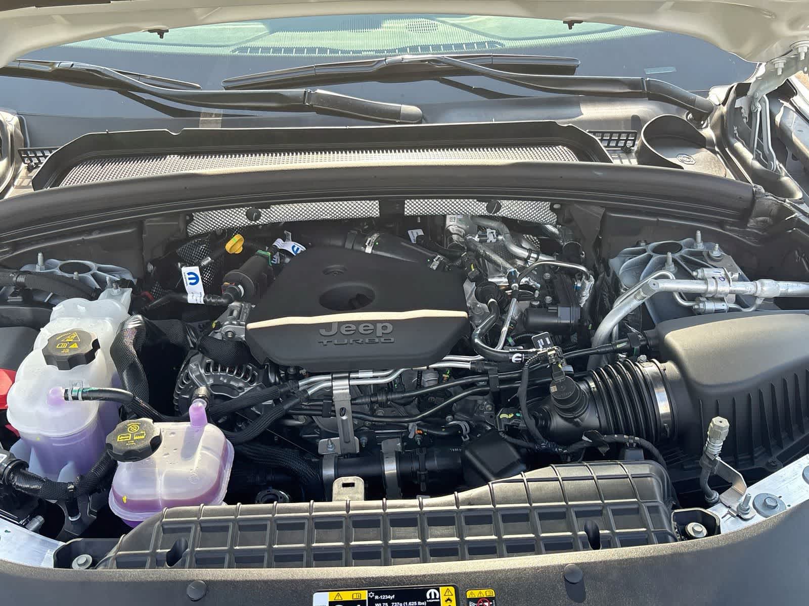 2027 Jeep Grand Cherokee Laredo Altitude