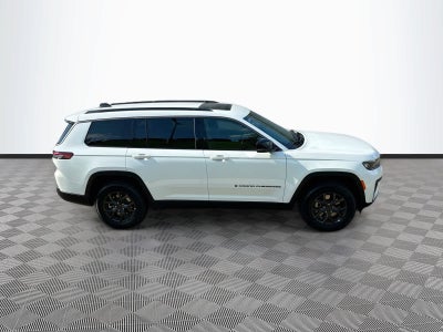 2027 Jeep Grand Cherokee Laredo Altitude