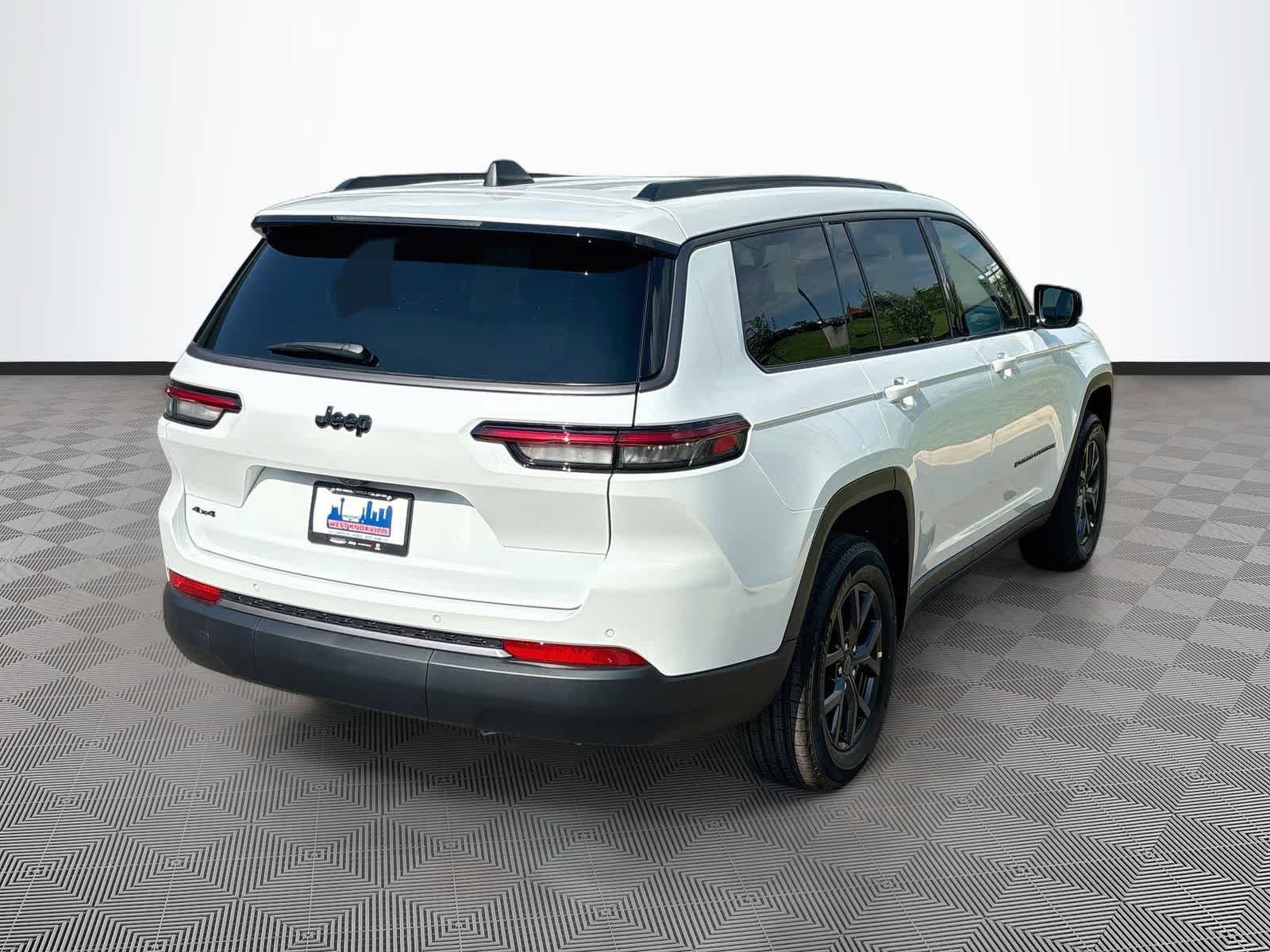2027 Jeep Grand Cherokee Laredo Altitude