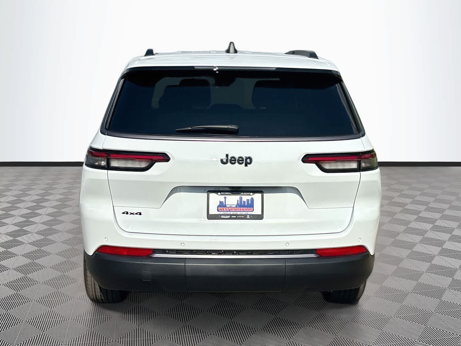 2027 Jeep Grand Cherokee Laredo Altitude