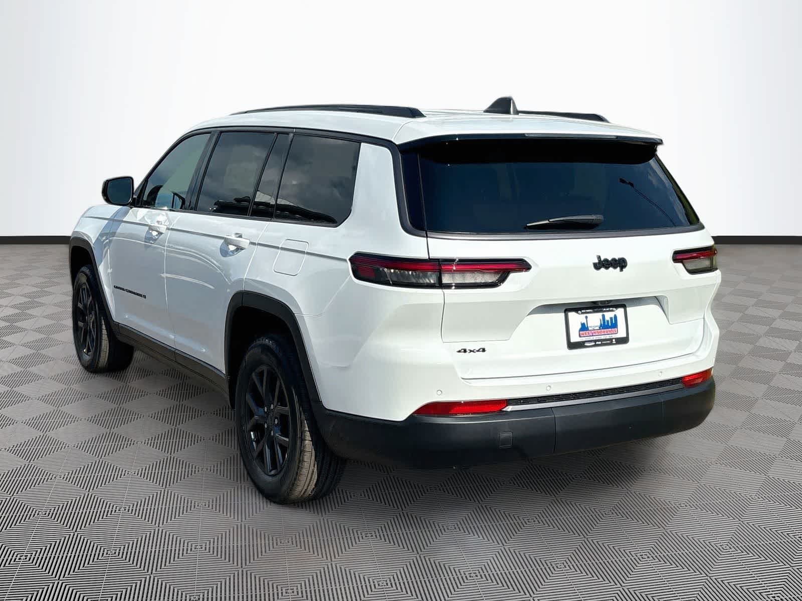 2027 Jeep Grand Cherokee Laredo Altitude