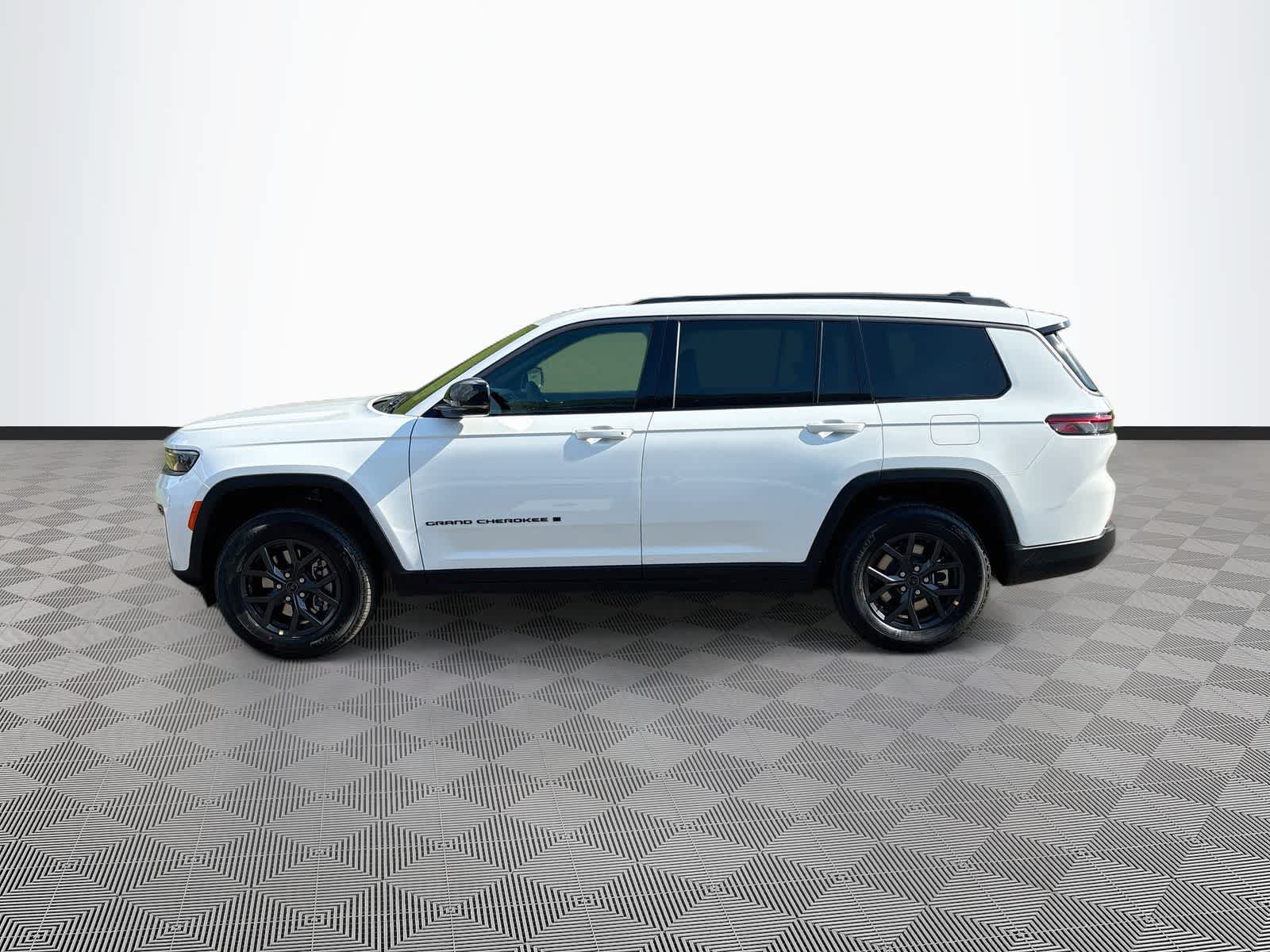 2027 Jeep Grand Cherokee Laredo Altitude