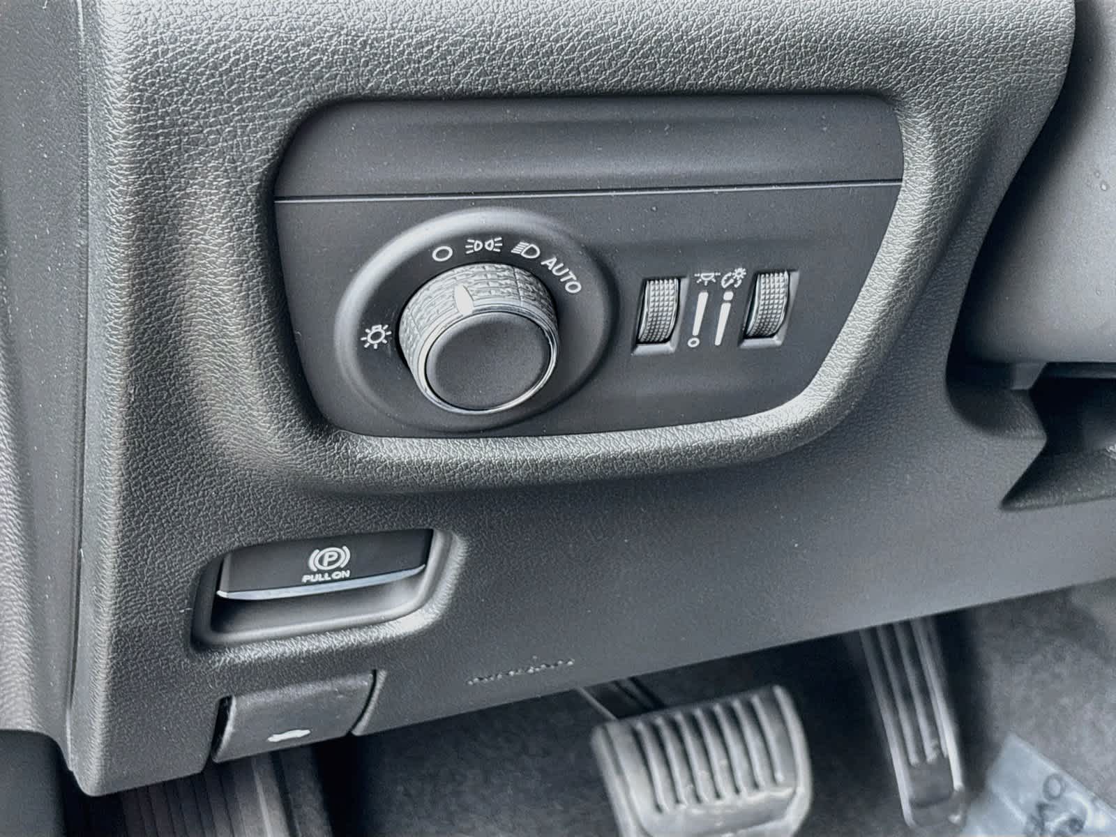 2027 Jeep Grand Cherokee GRAND CHEROKEE L LAREDO ALTITUDE 4X4