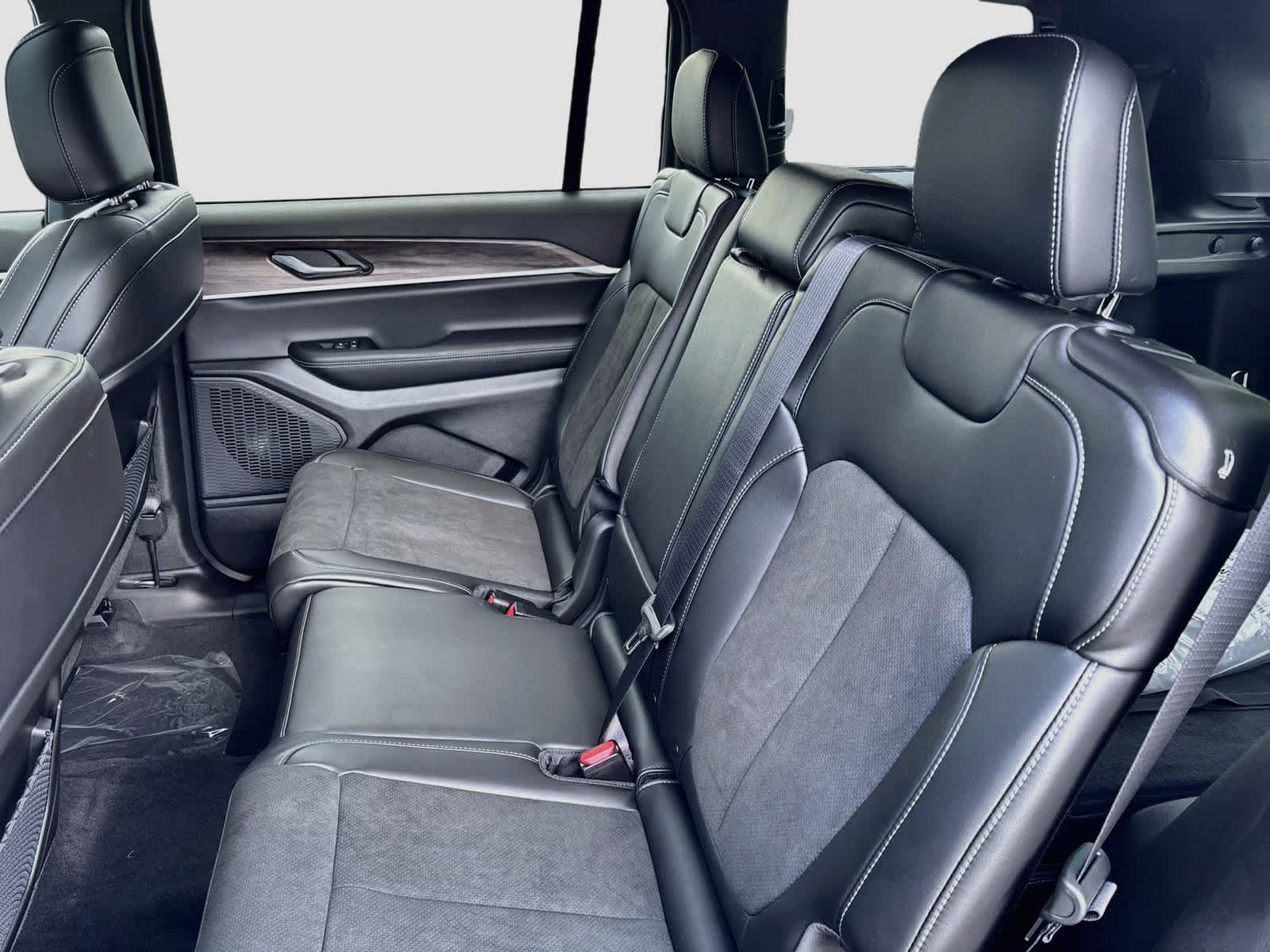 2027 Jeep Grand Cherokee GRAND CHEROKEE L LAREDO ALTITUDE 4X4