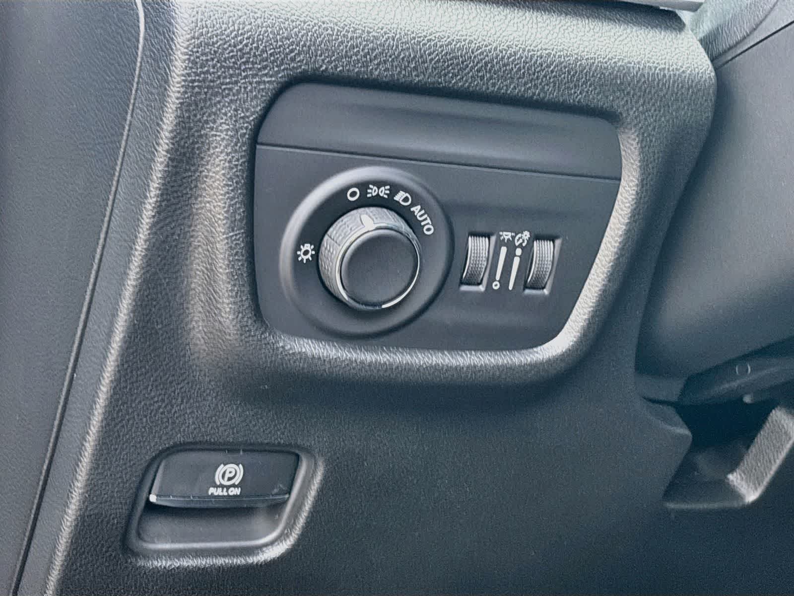 2027 Jeep Grand Cherokee Laredo Altitude