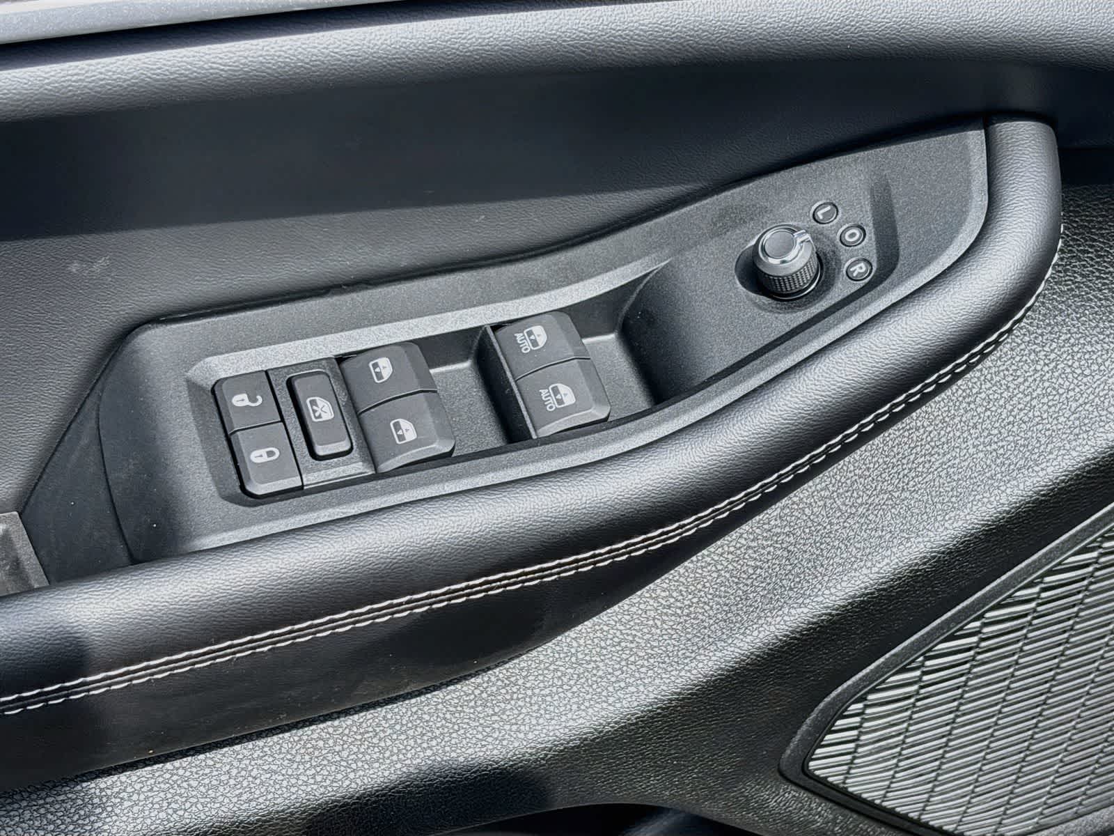 2027 Jeep Grand Cherokee Laredo Altitude
