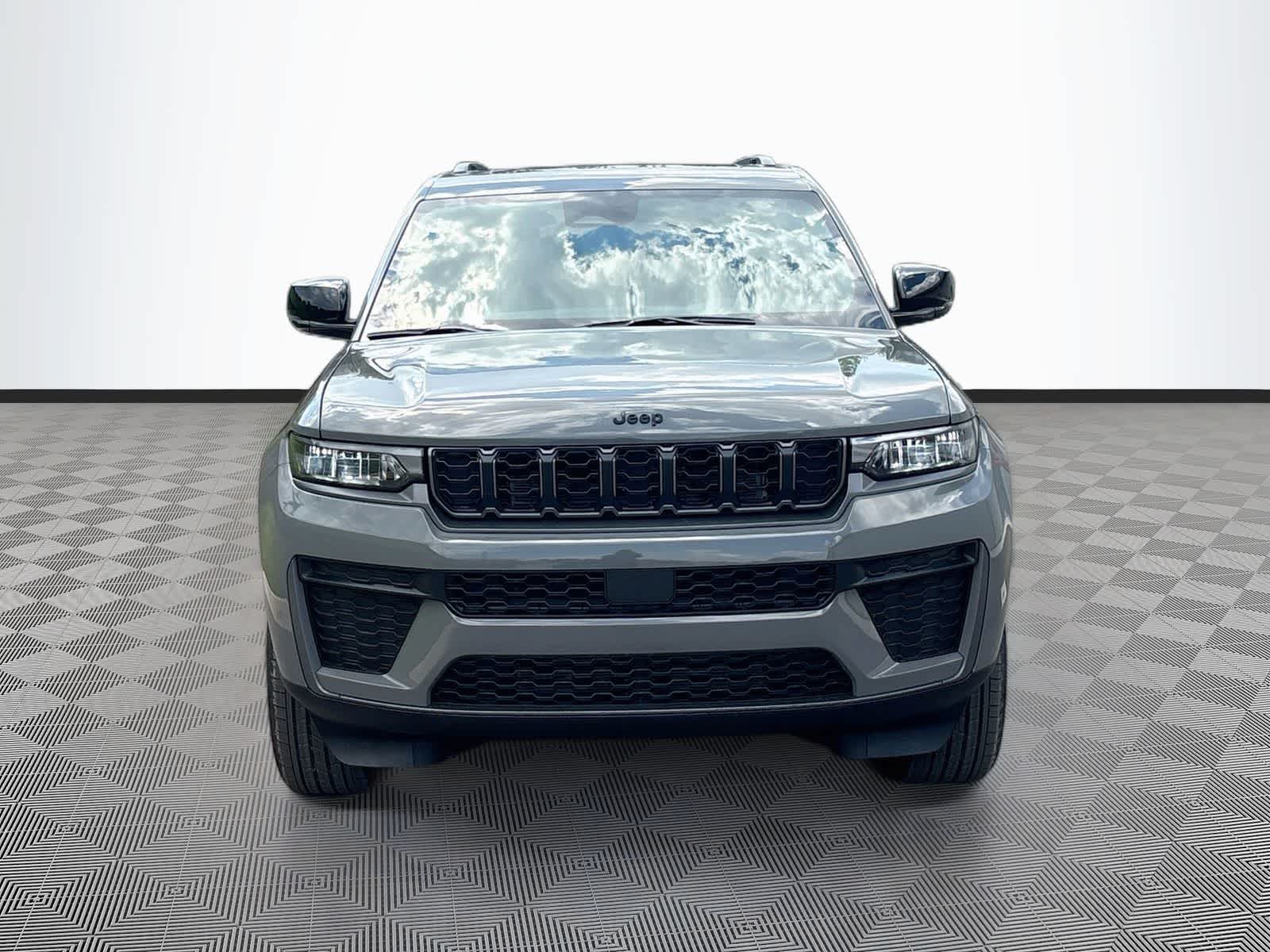 2027 Jeep Grand Cherokee Laredo Altitude