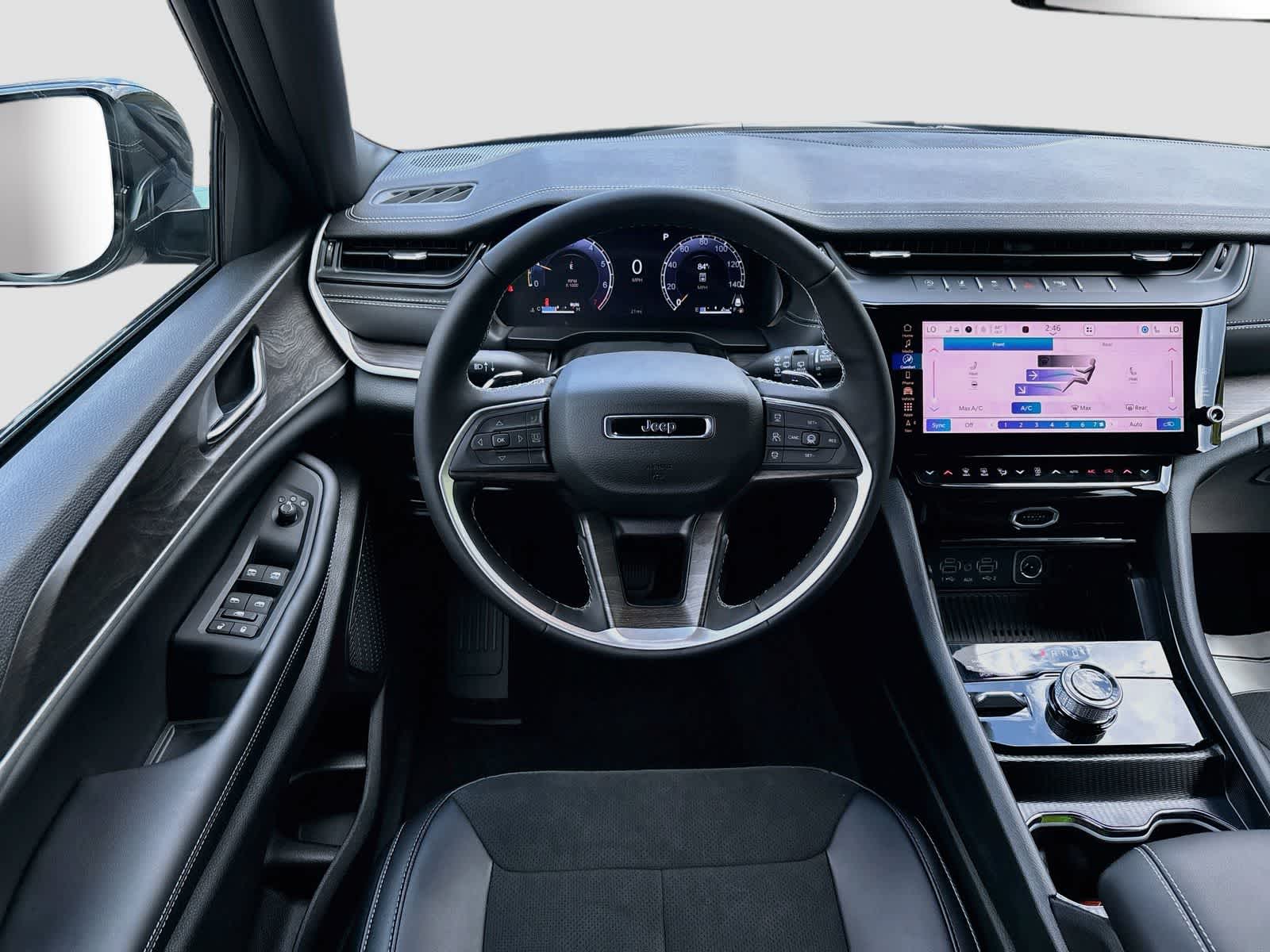 2027 Jeep Grand Cherokee Laredo Altitude