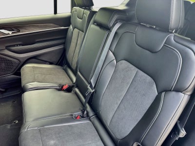 2027 Jeep Grand Cherokee Laredo Altitude