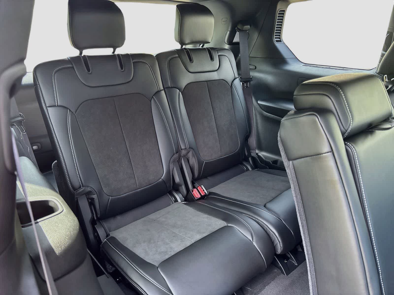 2027 Jeep Grand Cherokee Laredo Altitude