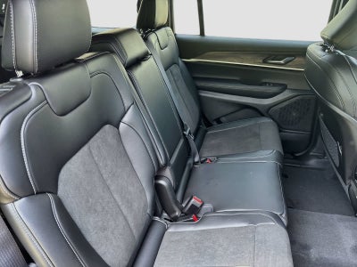 2027 Jeep Grand Cherokee Laredo Altitude