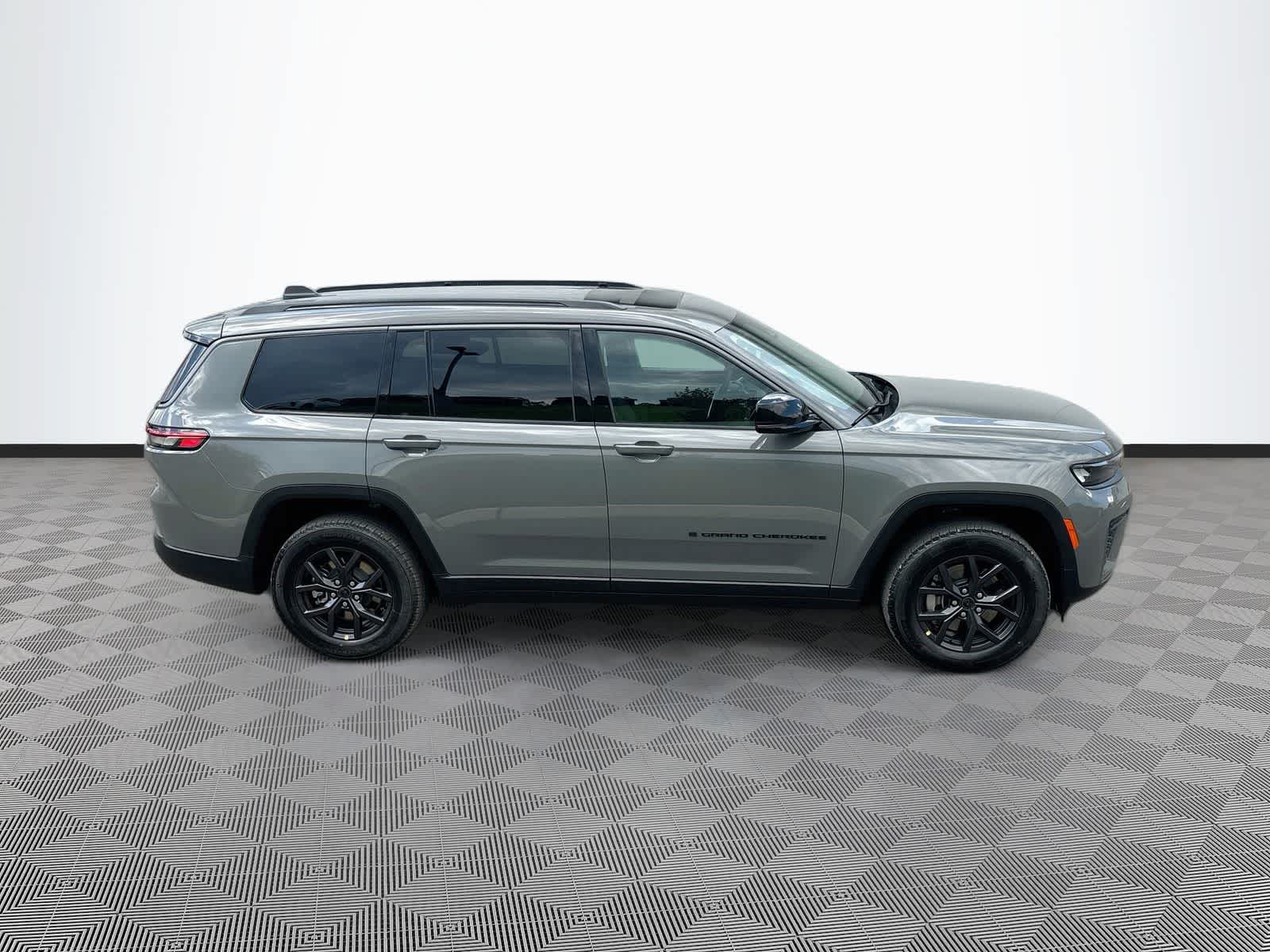 2027 Jeep Grand Cherokee Laredo Altitude