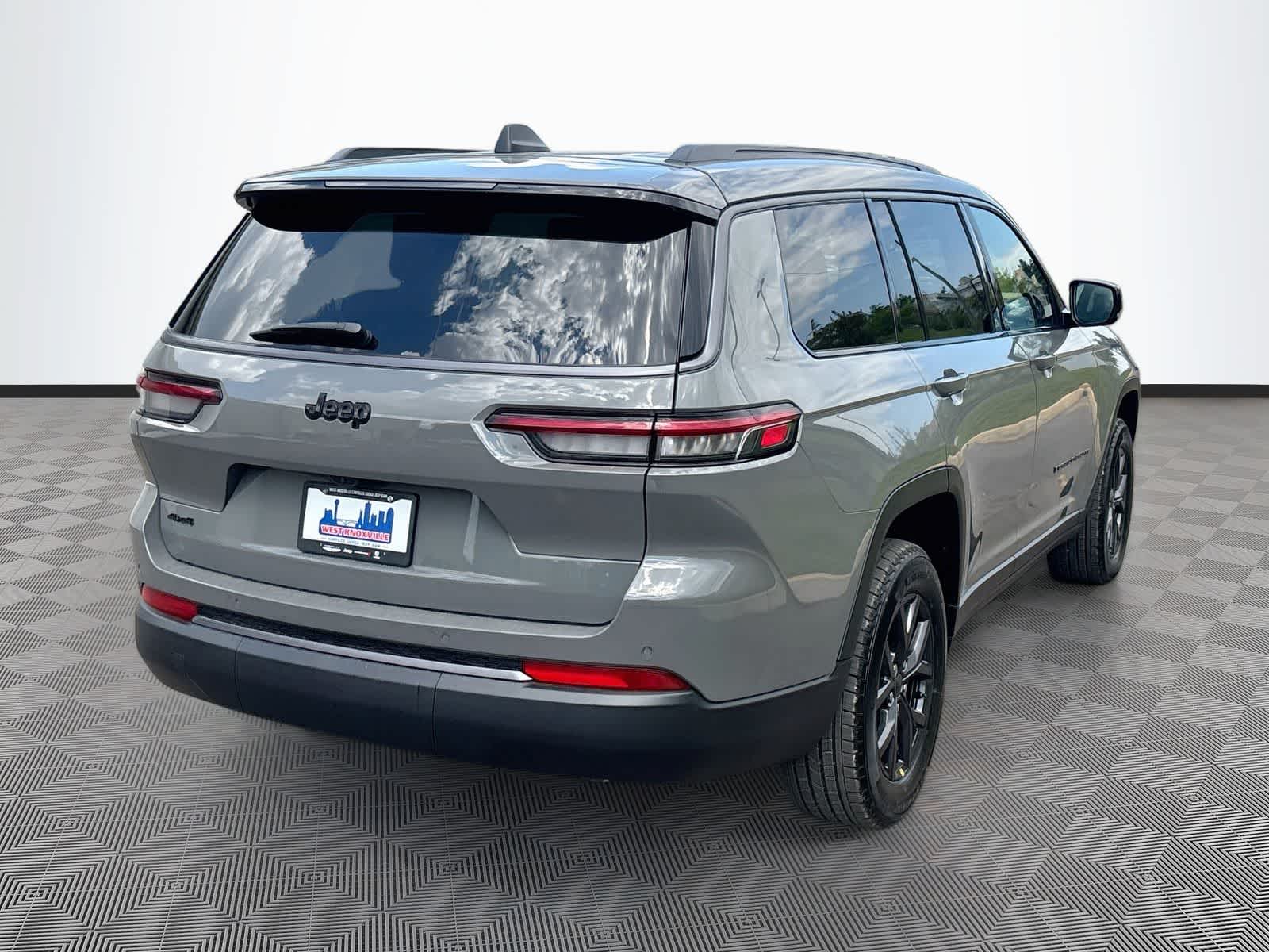 2027 Jeep Grand Cherokee Laredo Altitude