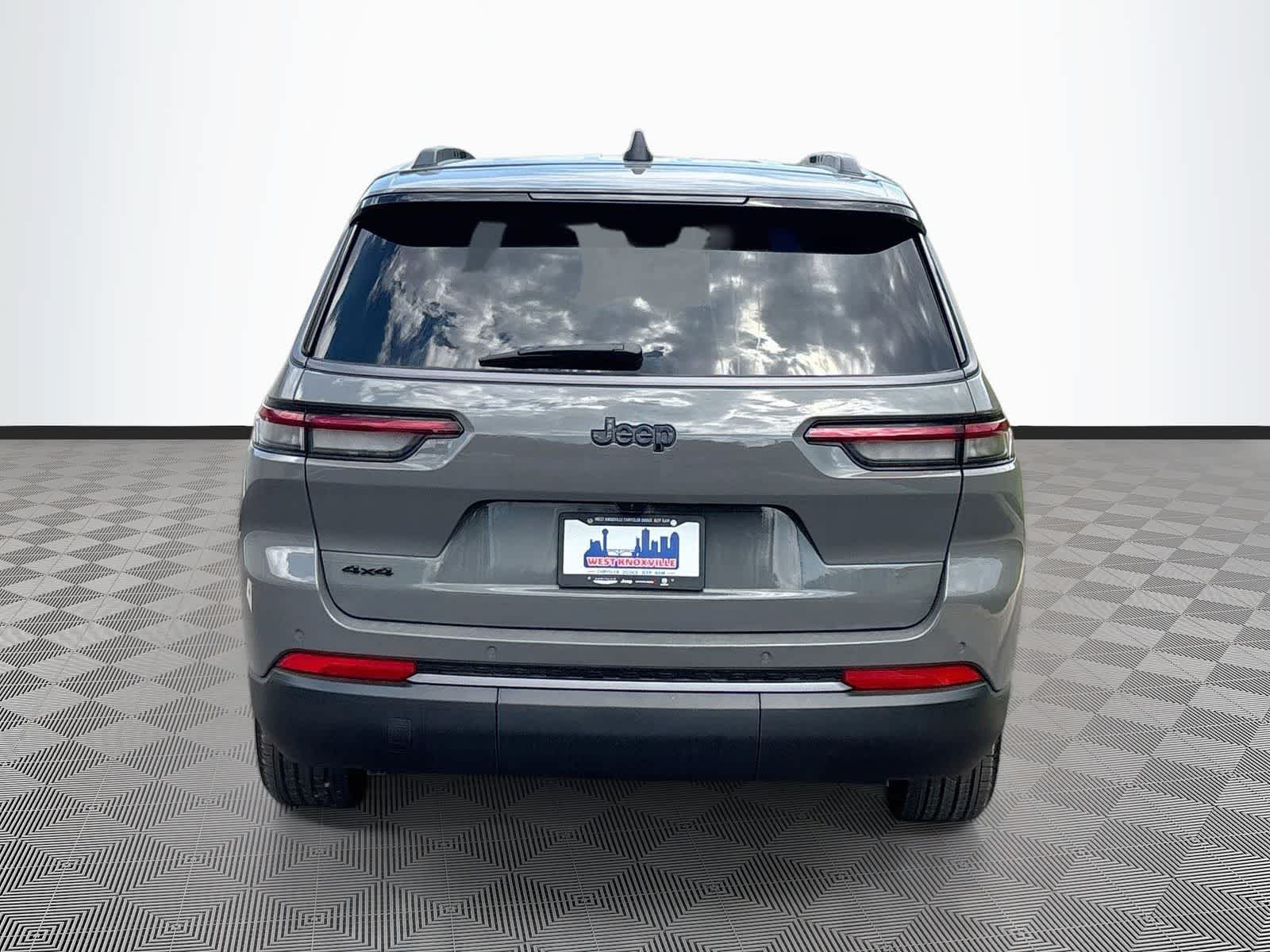 2027 Jeep Grand Cherokee Laredo Altitude