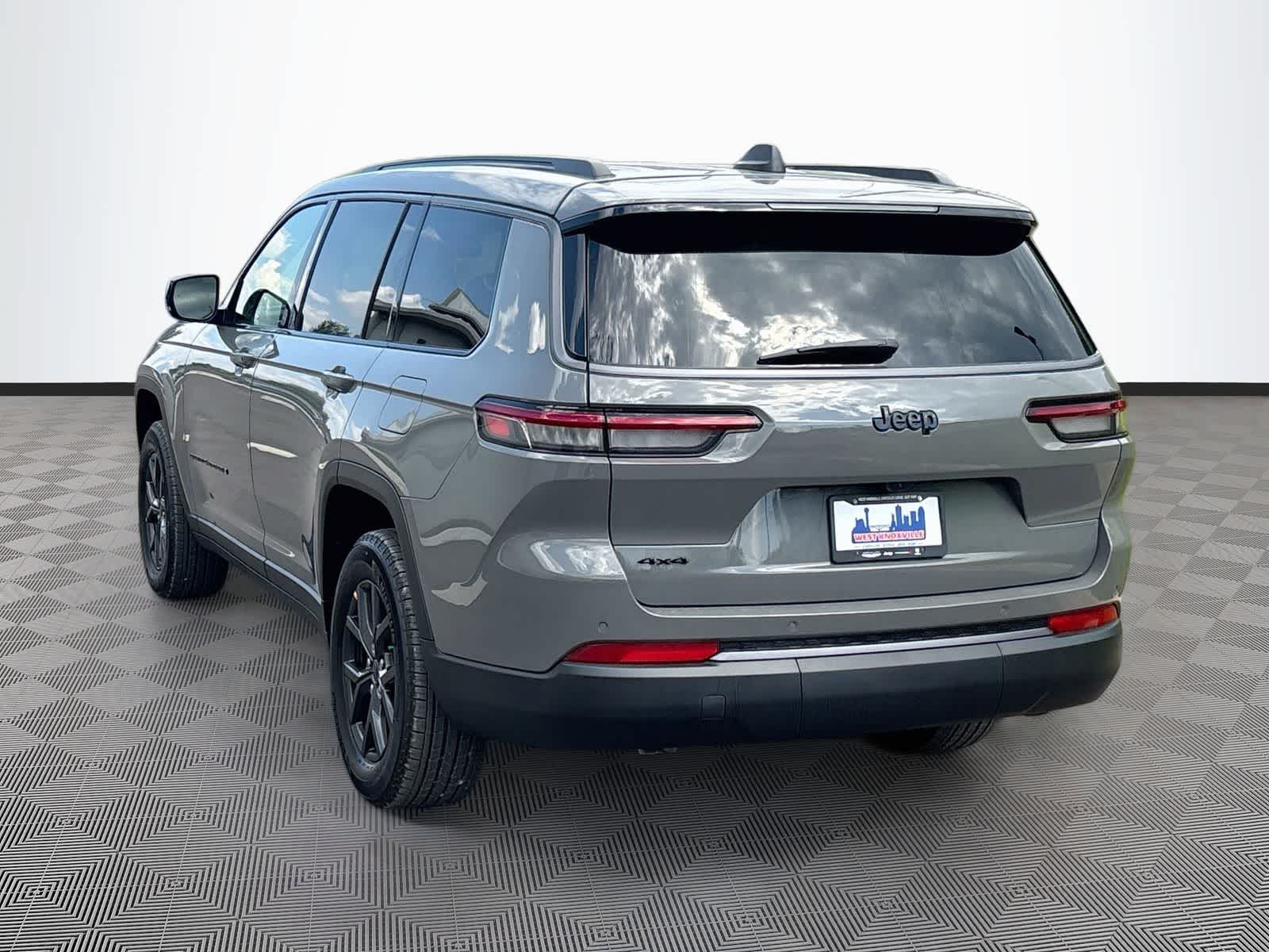 2027 Jeep Grand Cherokee Laredo Altitude