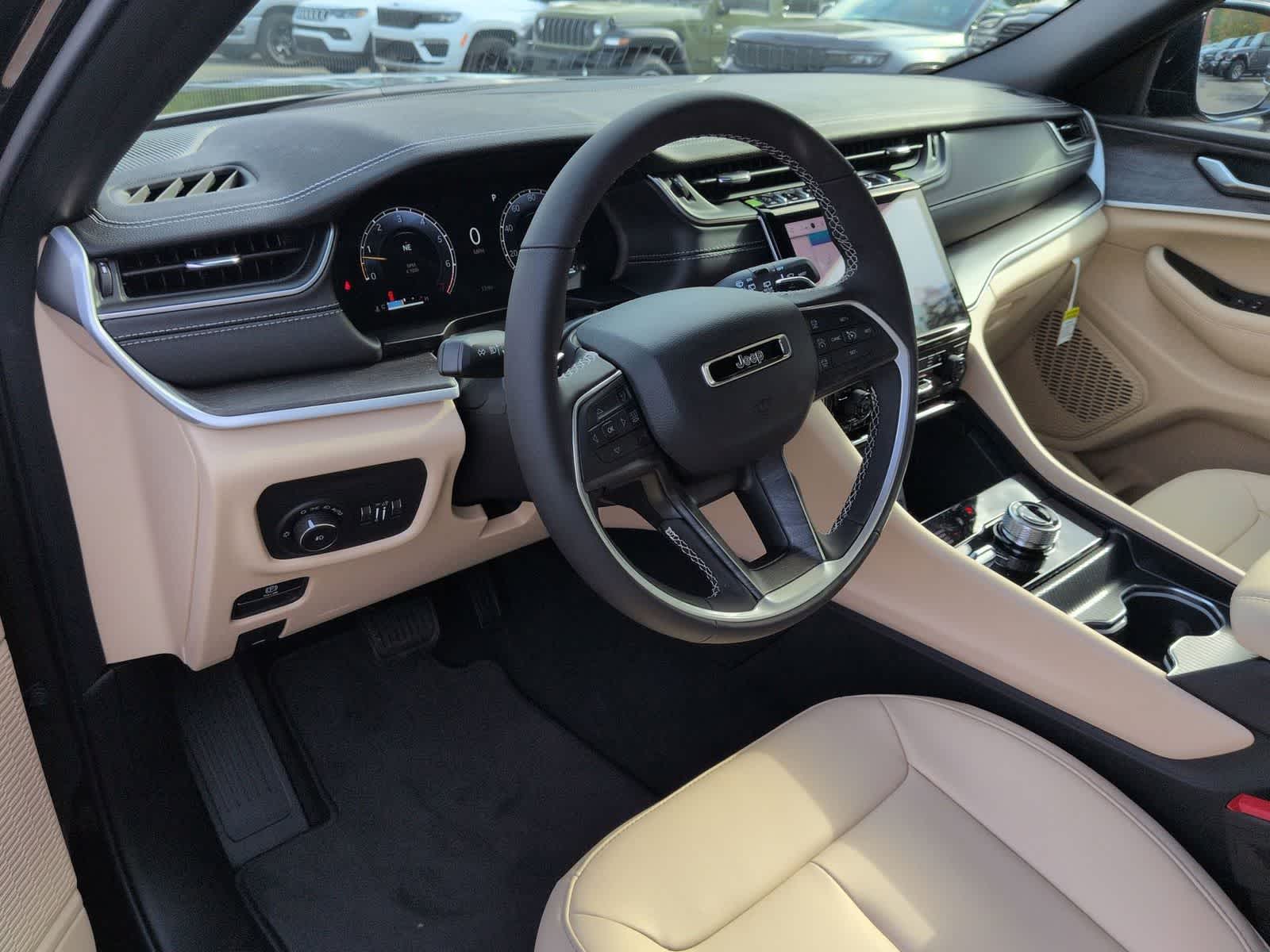 2025 Jeep Grand Cherokee GRAND CHEROKEE L LIMITED 4X4