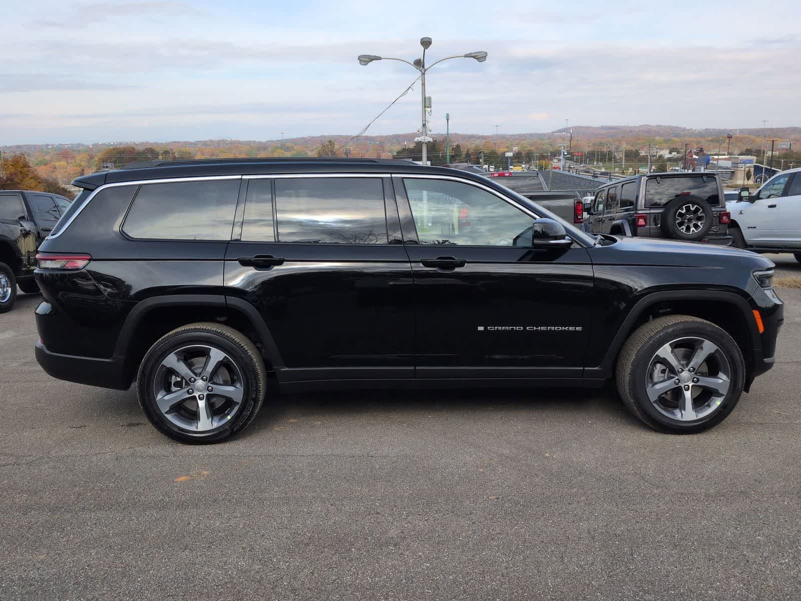 2025 Jeep Grand Cherokee GRAND CHEROKEE L LIMITED 4X4