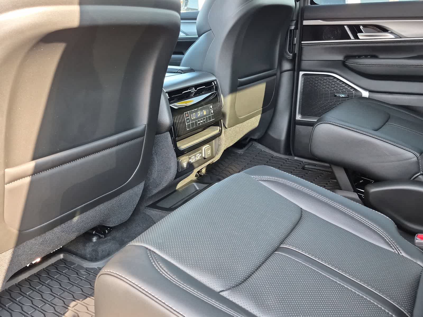 2026 Jeep Grand Wagoneer GRAND WAGONEER UPLAND 4X4