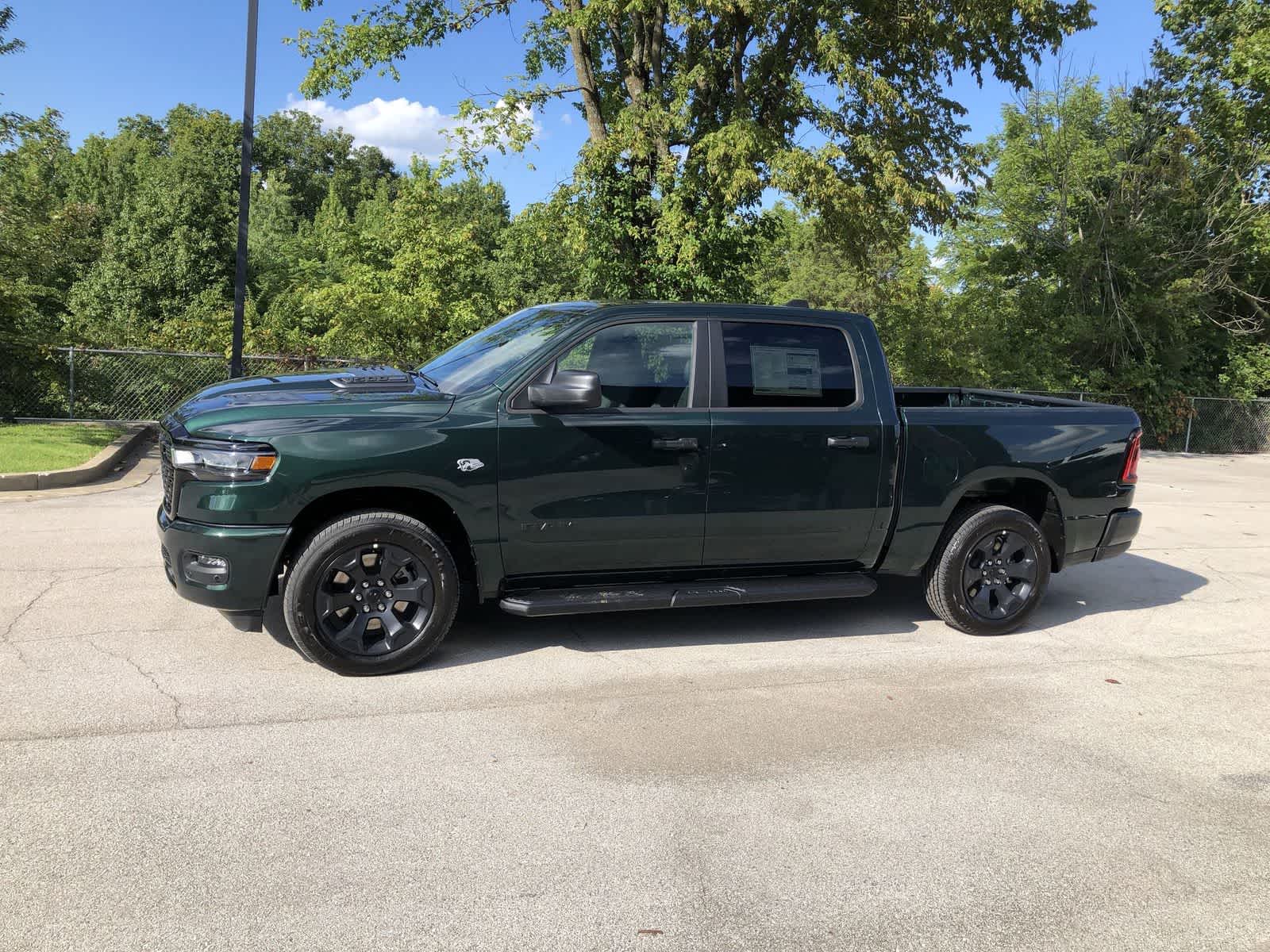 2026 RAM 1500 Express Crew Cab 4x4 5'7' Box