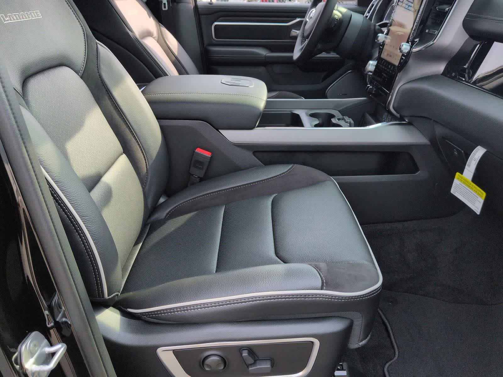 2026 RAM 1500 RAM 1500 LARAMIE CREW CAB 4X4 5'7' BOX