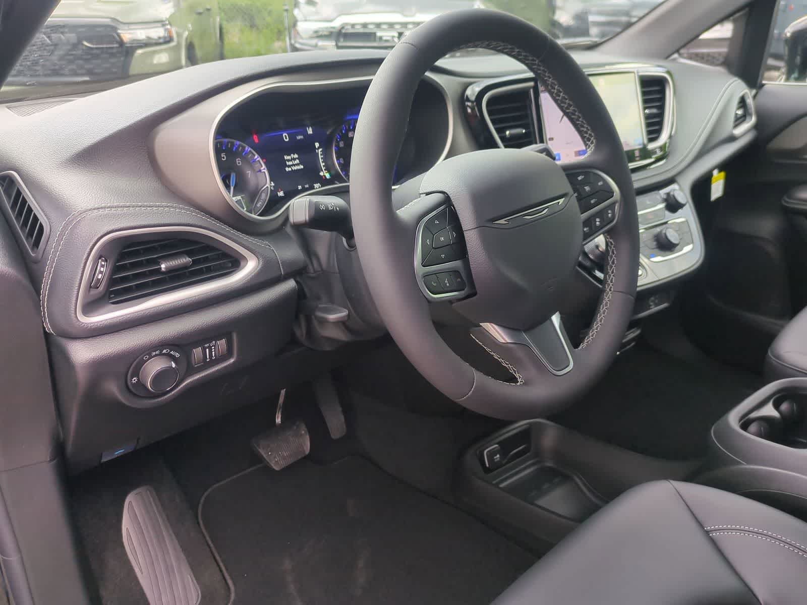 2027 Chrysler Pacifica Select