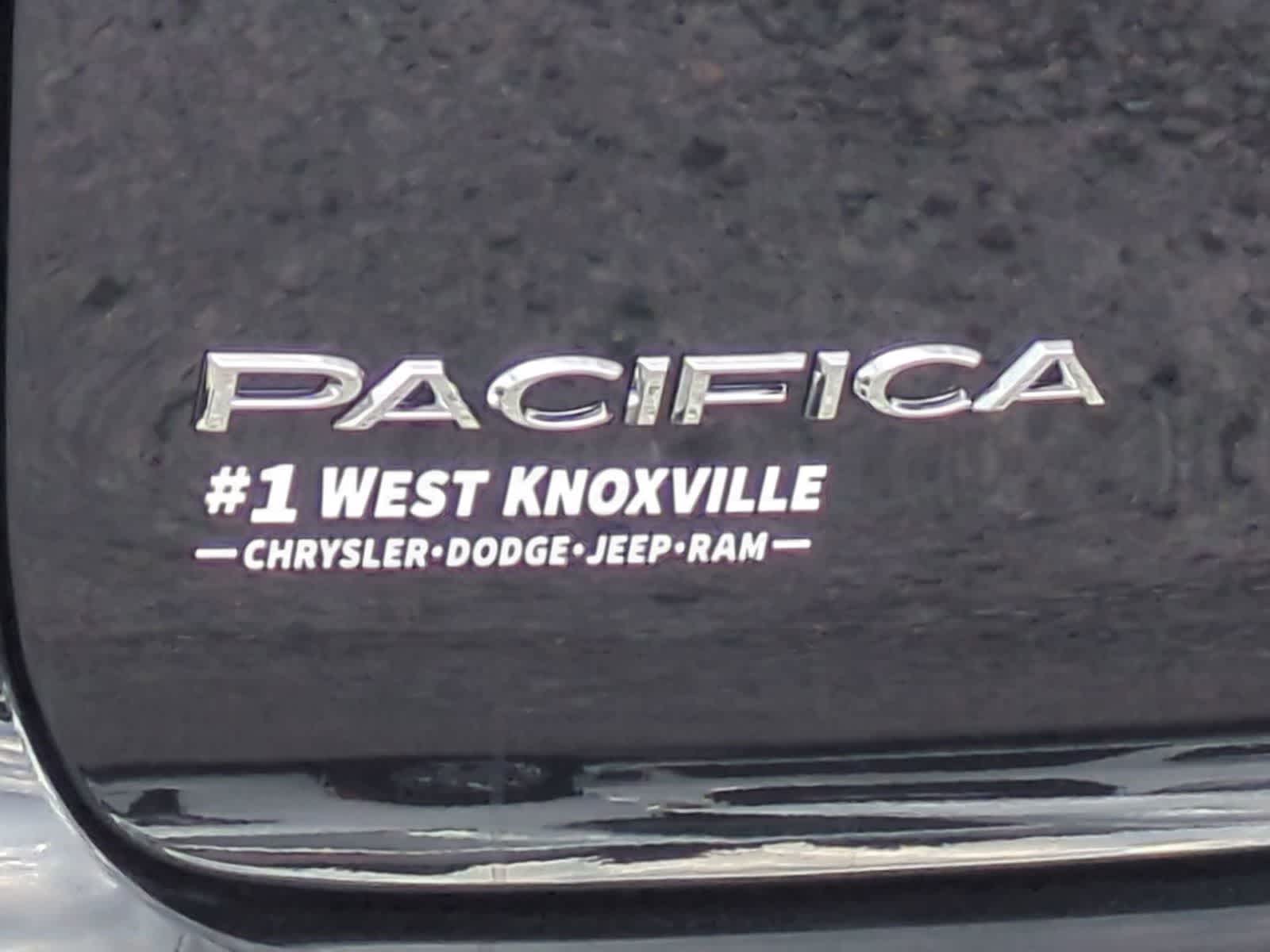 2027 Chrysler Pacifica Select