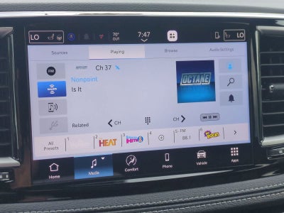 2027 Chrysler Pacifica Select
