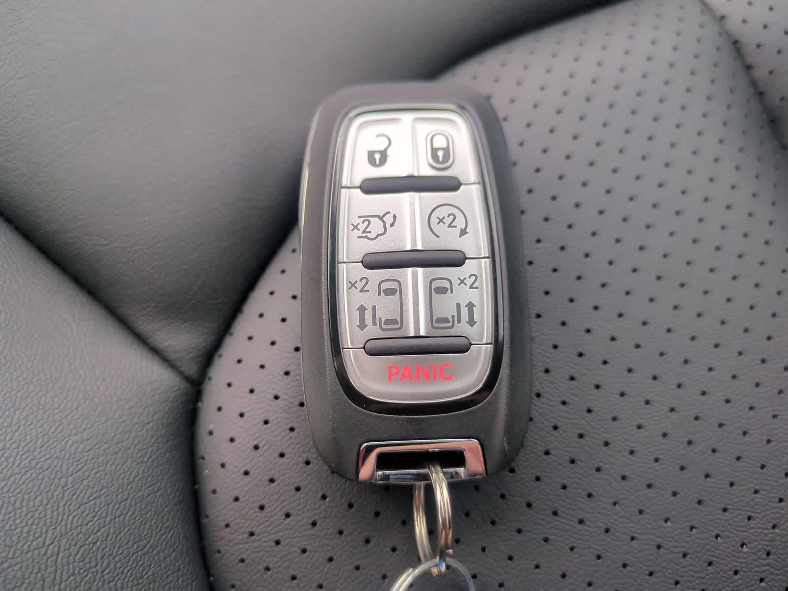 2027 Chrysler Pacifica Select