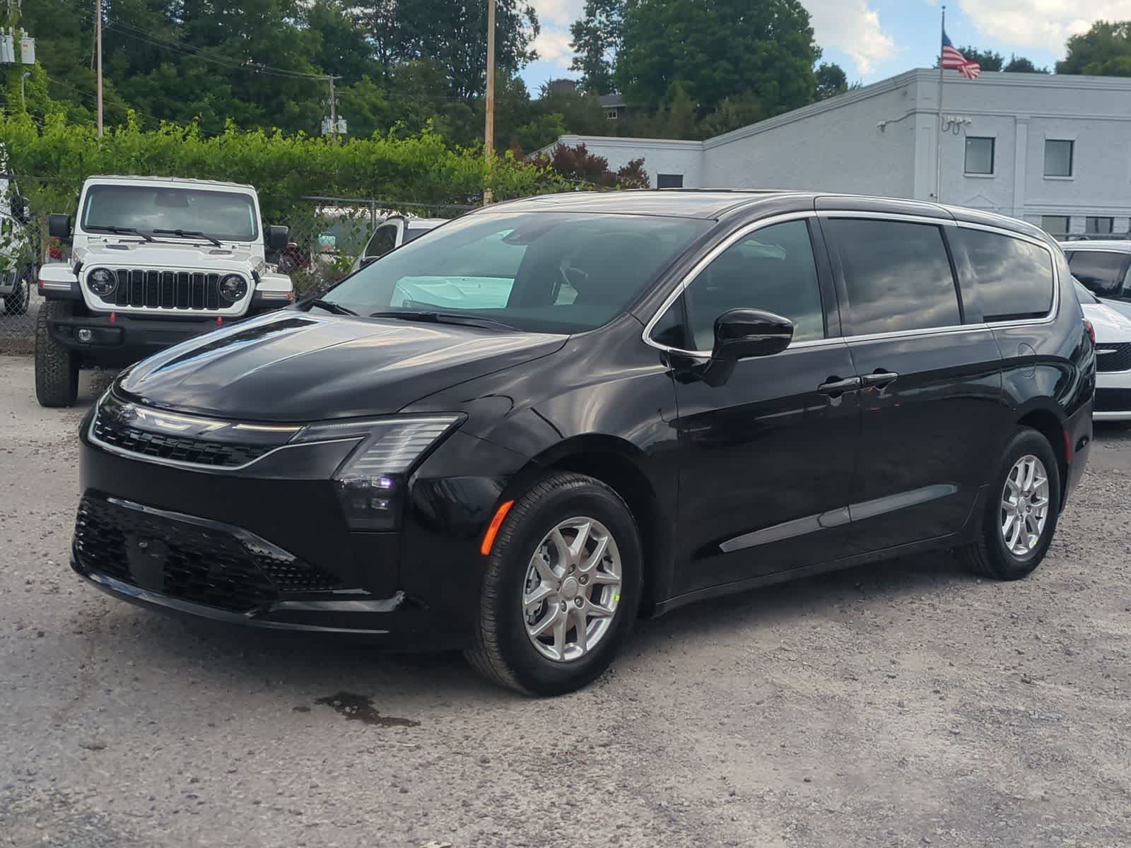 2027 Chrysler Pacifica Select